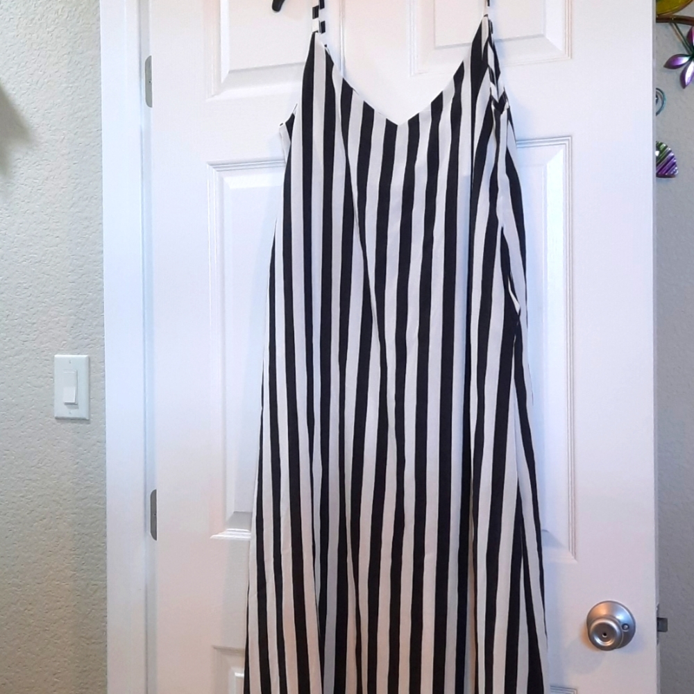 Black/White striped dress with pockets